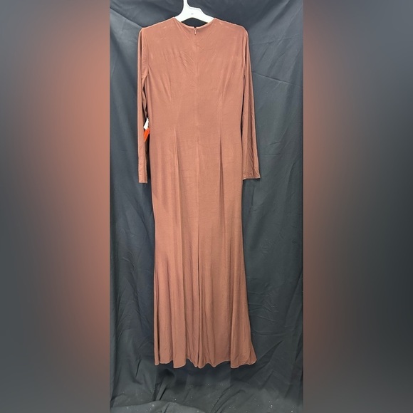 IEENA FOR MAC DUGGAL NWOT 55708
Long Sleeve Keyhole Draped Gown - Picture 5 of 7